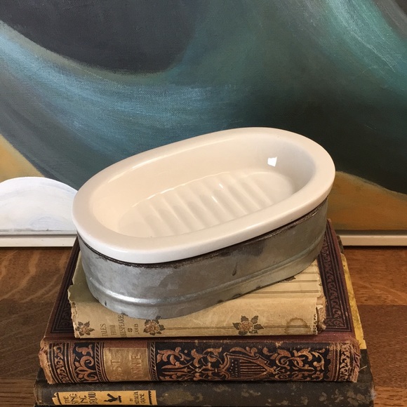 Parkhill Collection Other - Farmhouse Soap Dish
